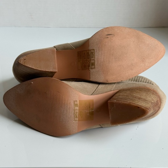 Yoki Tan Western Ankle Booties with Perforated Design Size 8 - Picture 8 of 12